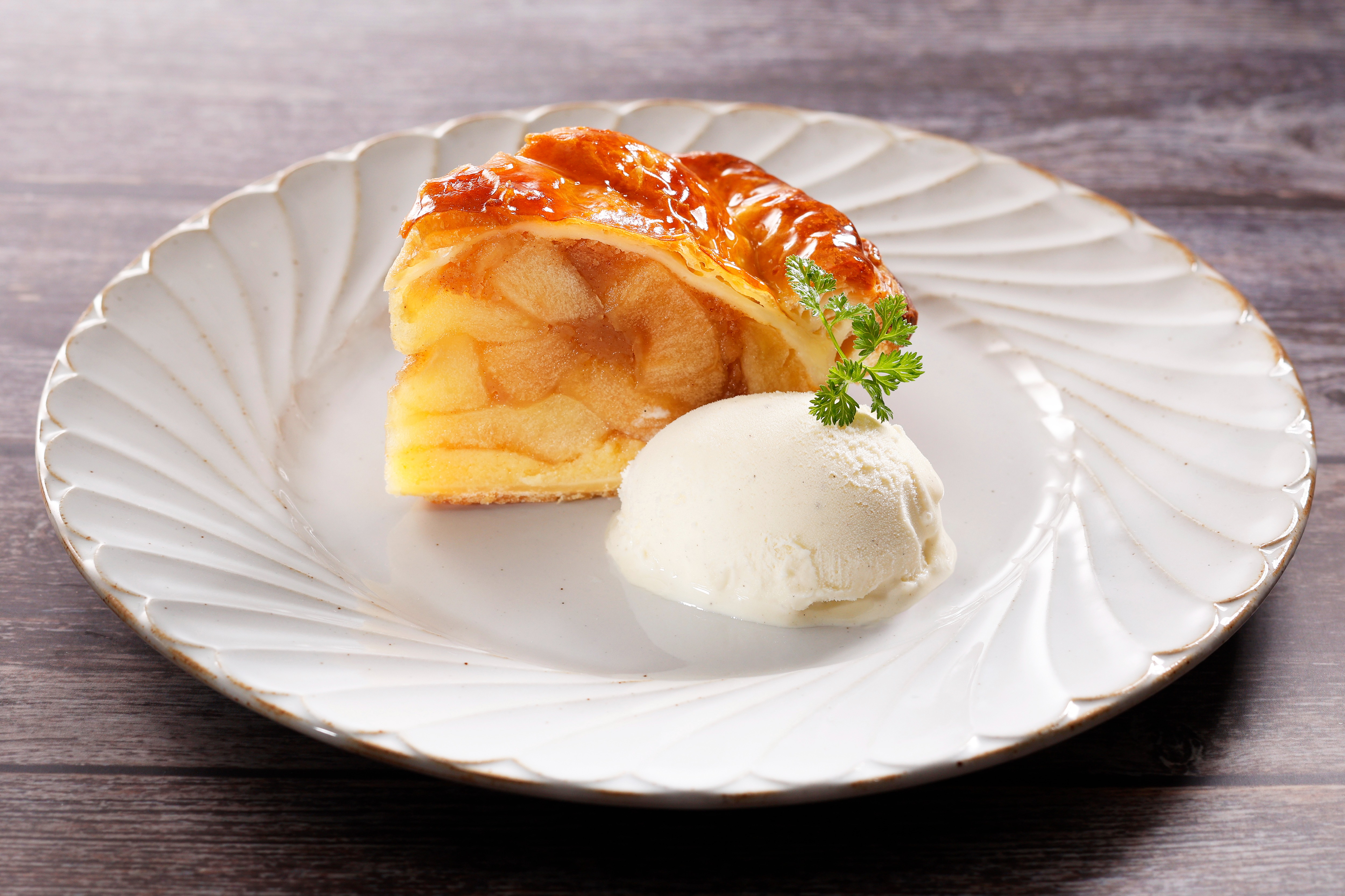 おせちとアップルパイのイメージ画像