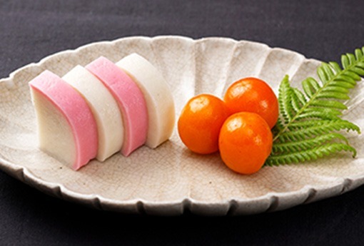 紅白蒲鉾・金柑甘露煮