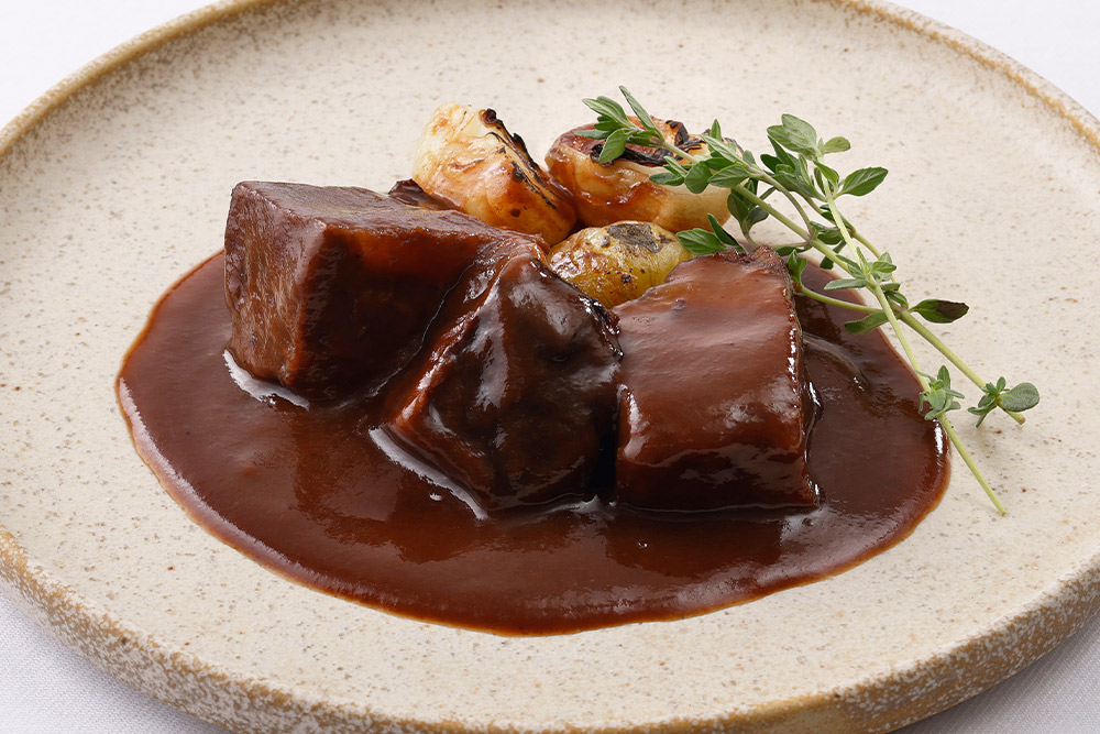 牛ほほ肉の赤ワイン煮